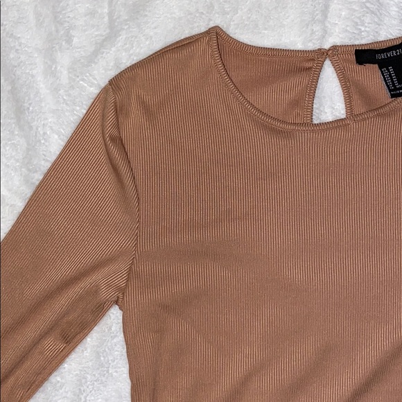 Cute ribbed bodysuit! - Picture 2 of 3